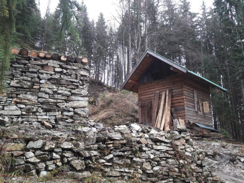 Bruchhütte mit Kalter und Gleisanlagen im  gemeindlichen Wetzsteinbruch