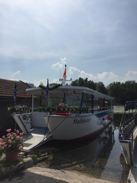 E-Fahrgastschiff auf dem Staffelsee